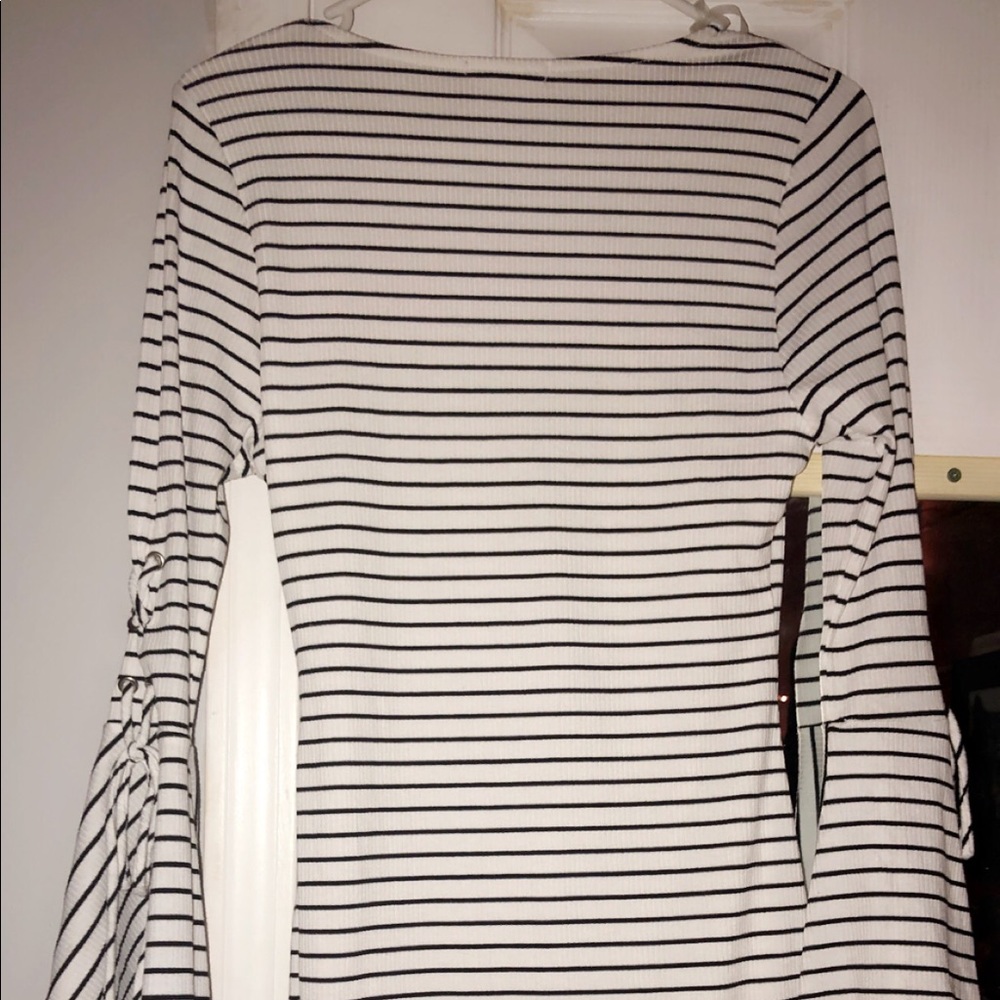 Cute fitted white dress with thin black stripes